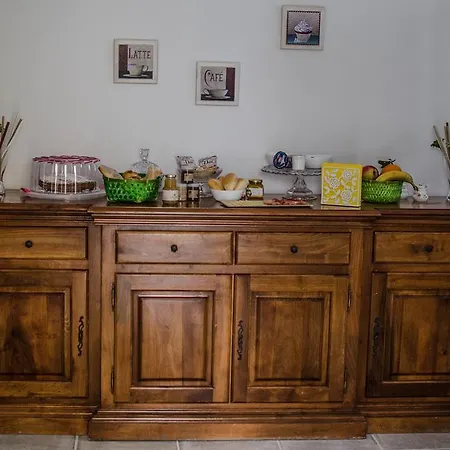 Lady-b לינה וארוחת בוקר 2*