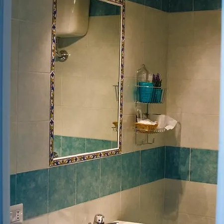 לינה וארוחת בוקר Lady-b