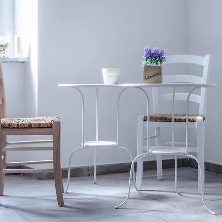 Bed & Breakfast Lady-b