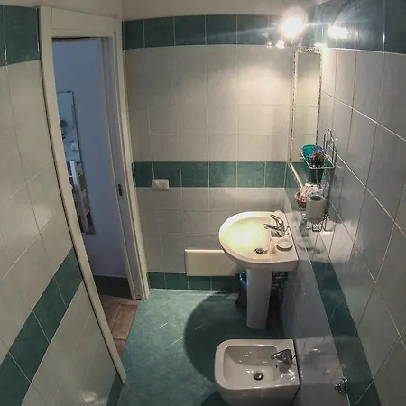 Bed & Breakfast Lady-b