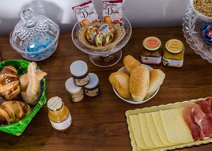 Bed & Breakfast Lady-b