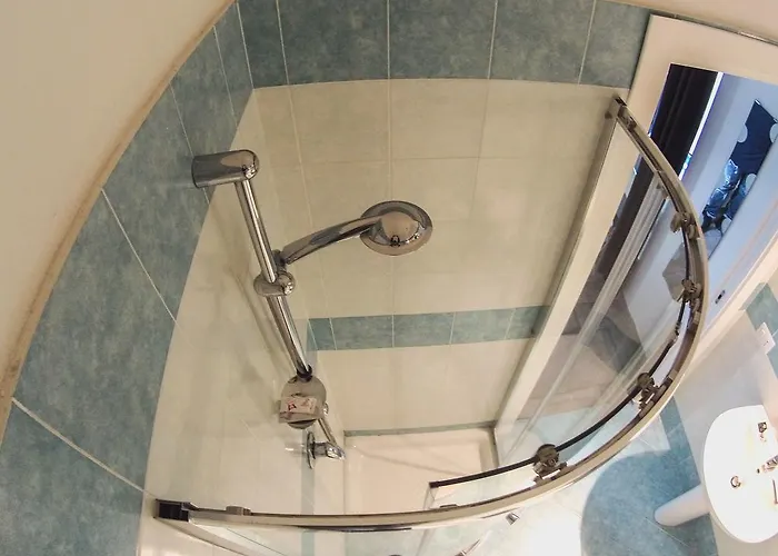 Bed & Breakfast Lady-b