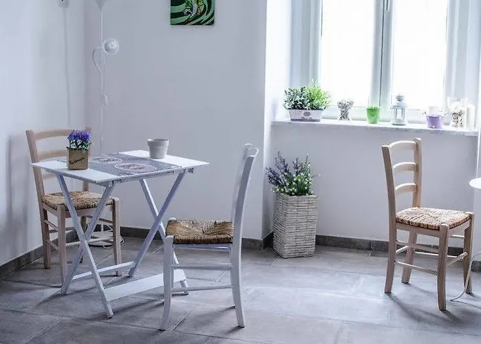 Lady-b Bed & Breakfast 2*