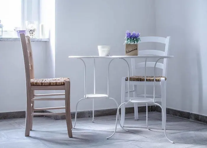 Bed & Breakfast Lady-b