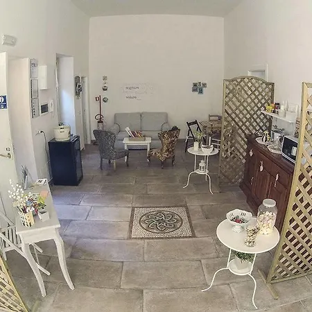Lady-b 2* Naples
