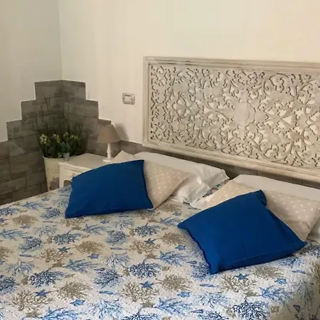 Bed and Breakfast Lady-b