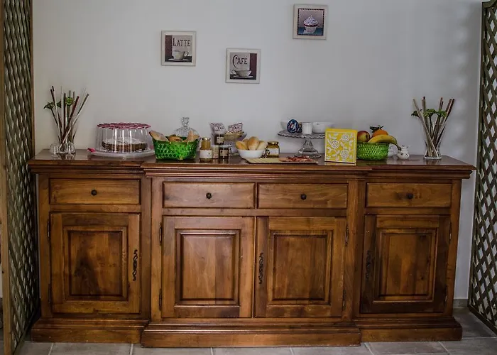 Lady-b Bed and Breakfast 2*