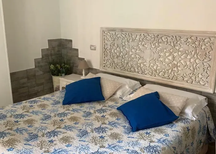 Bed and Breakfast Lady-b