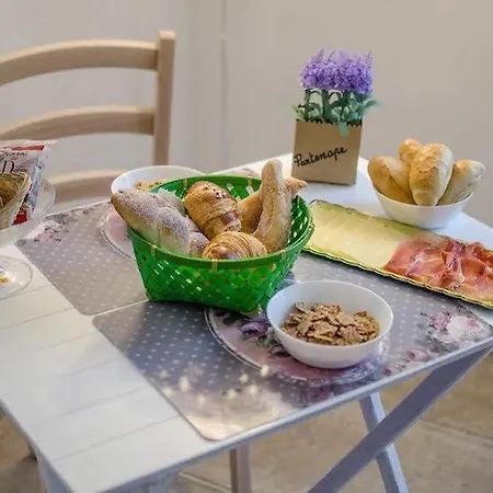 Lady-b Nocleg ze śniadaniem 2*