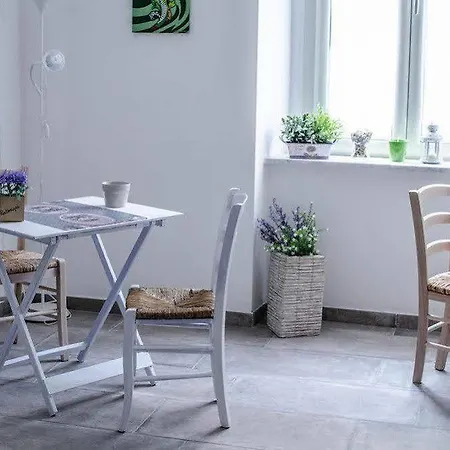 Lady-b Nocleg ze śniadaniem 2*